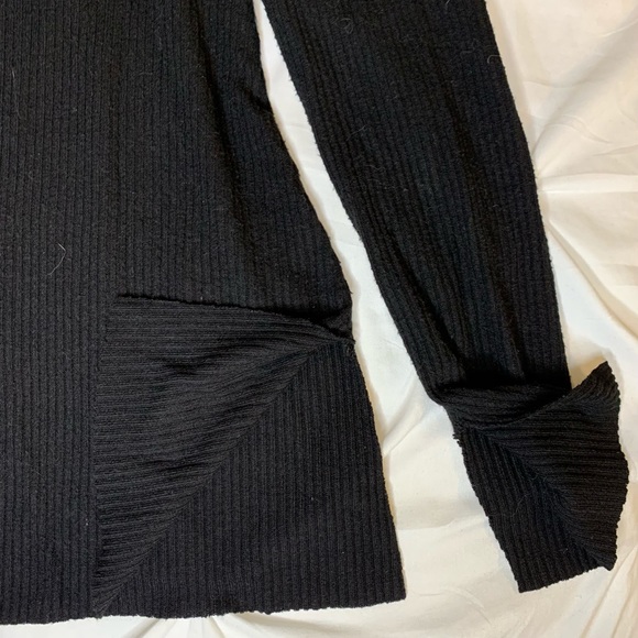 Black keyhole long sleeve top - Picture 3 of 5